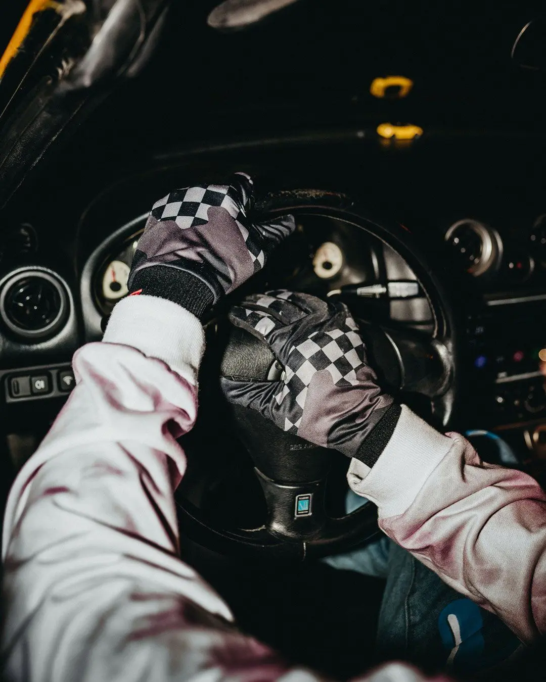 3AM NEVER SLEEP GLOVES - Image 5