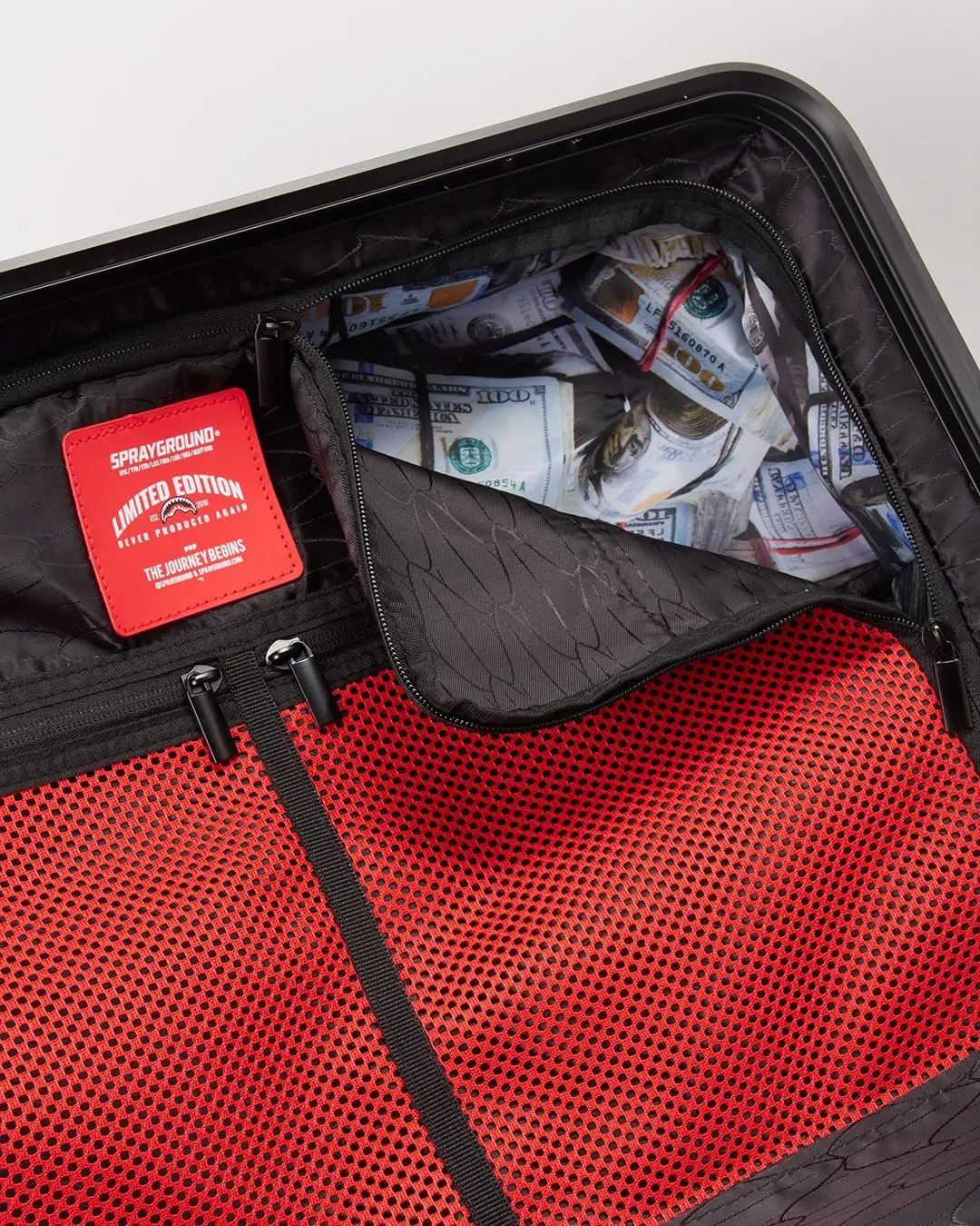 SHARKITECTURE MOLDED 29” FULL-SIZE LUGGAGE - Image 6