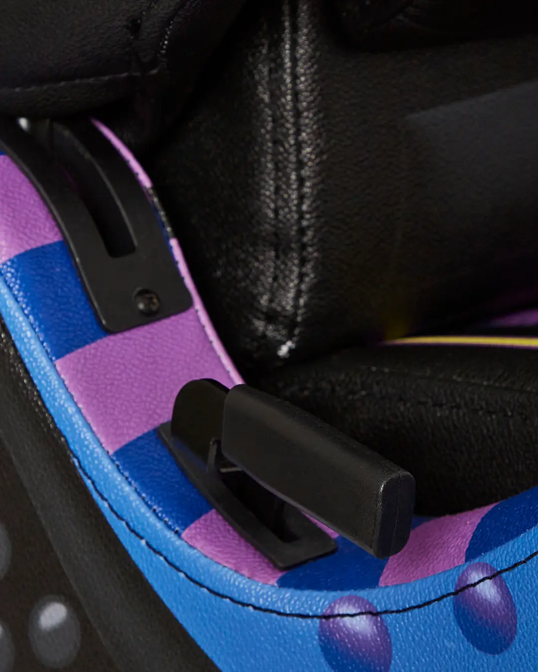 A.I. 12 BROOKLYN & BEYOND - SANDFLOWER COLLAB GAMING CHAIR - Image 13