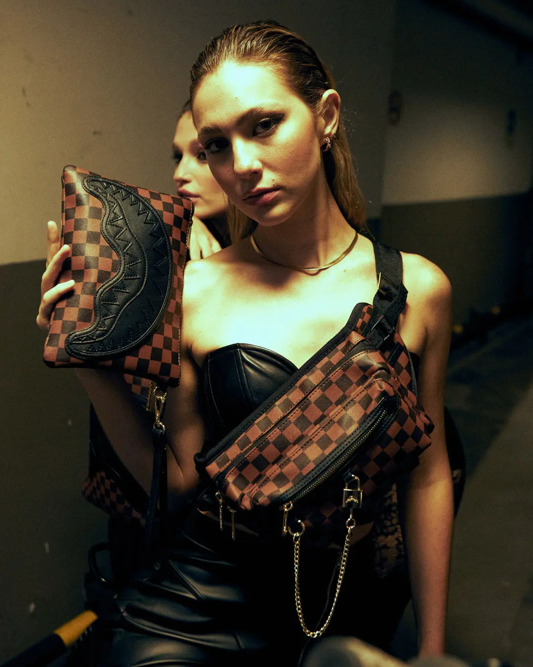 HENNY LOCK SHARKS IN PARIS CROSSOVER CLUTCH - Image 4