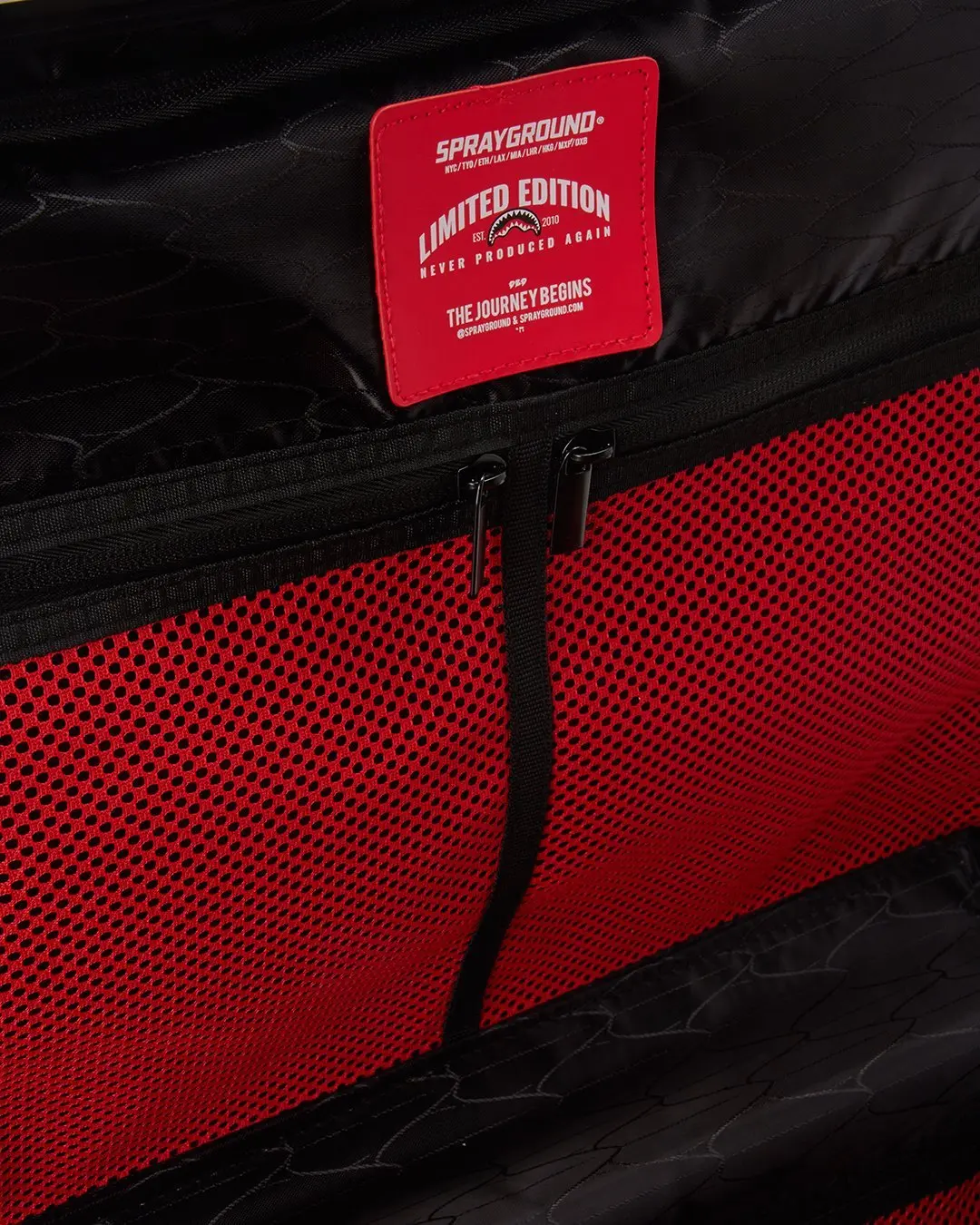 SHARKITECTURE MOLDED 29” FULL-SIZE LUGGAGE - Image 20