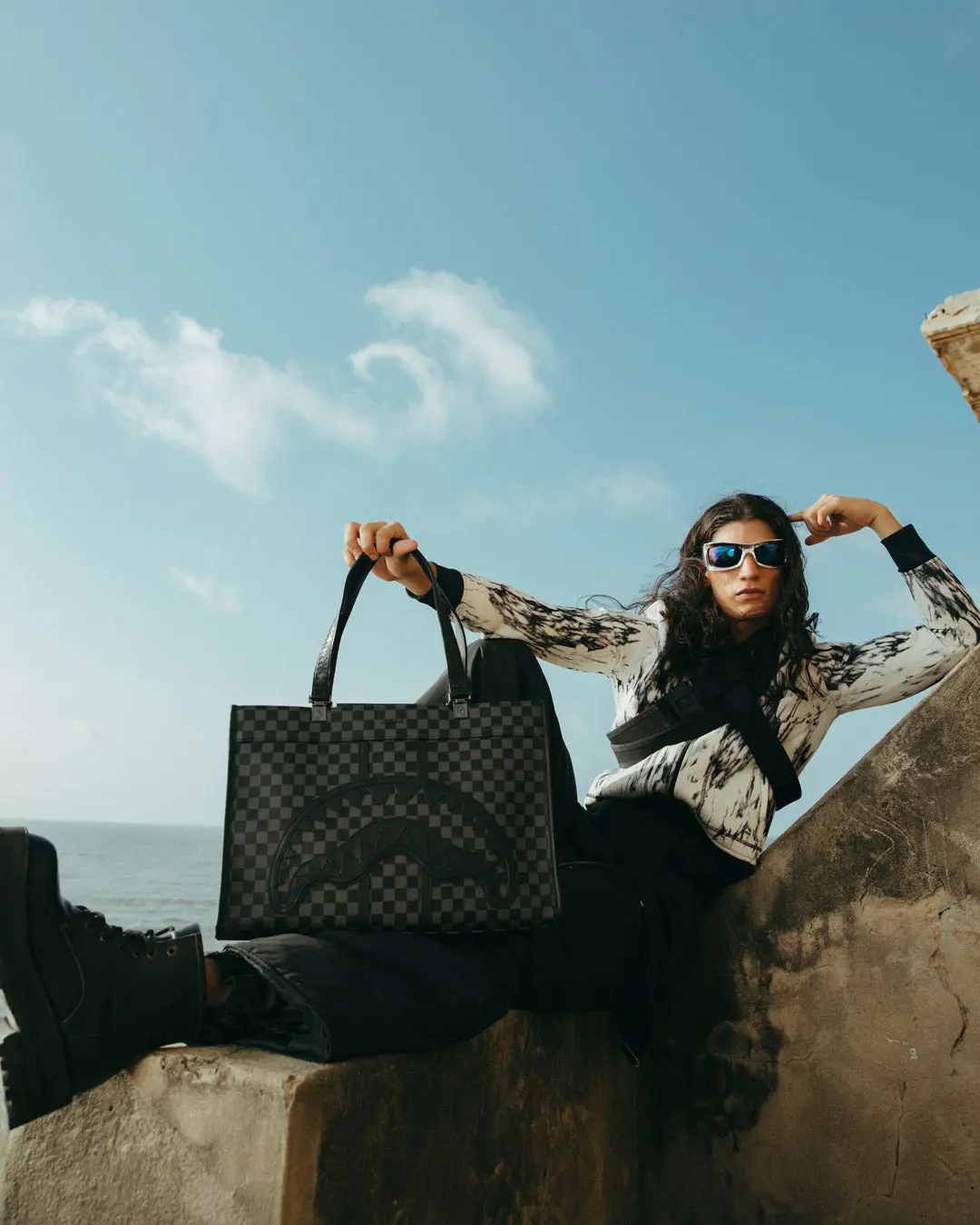 MIDNIGHT CHATEAU TORTUGA TOTE - Image 4