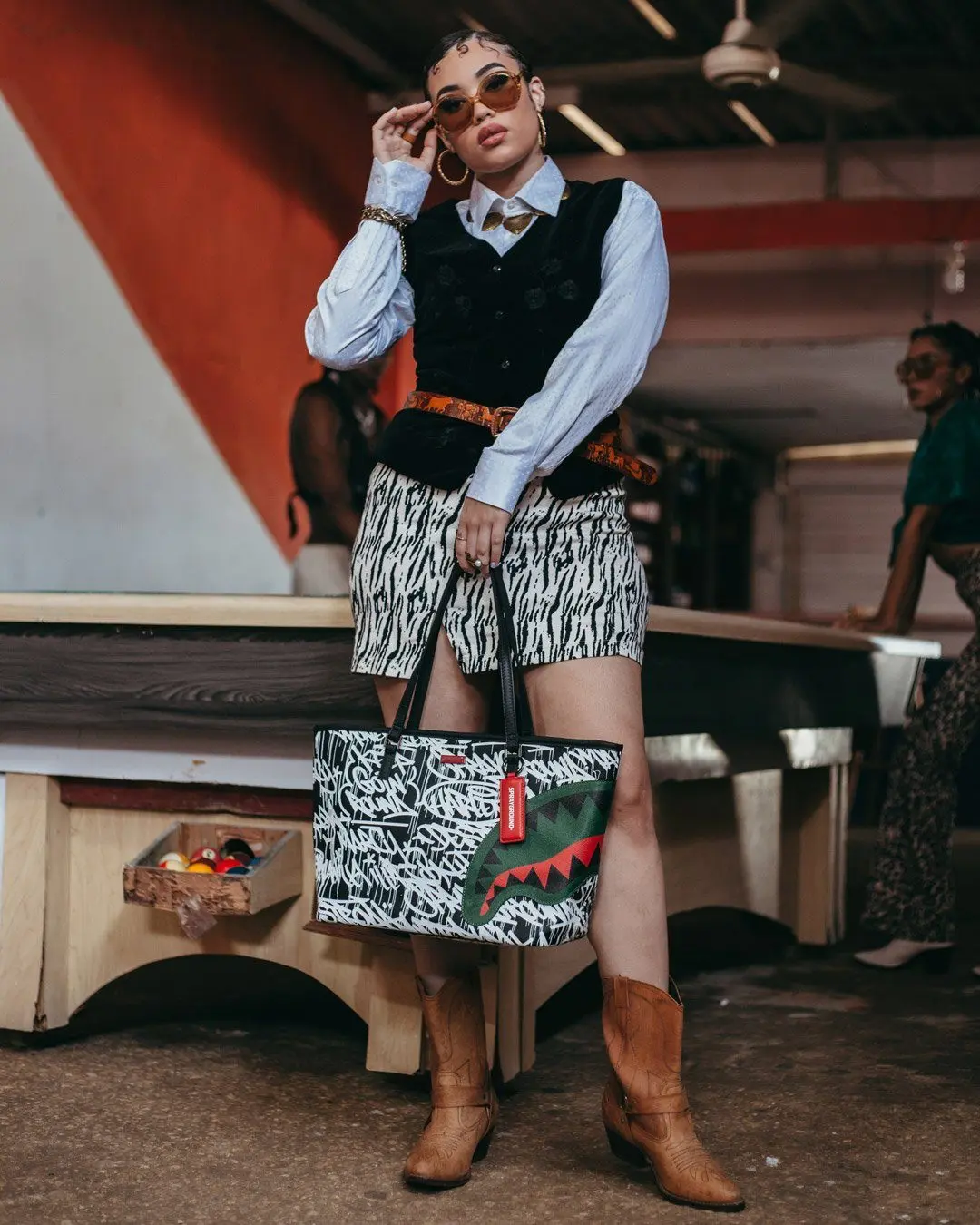NIGHT NIGHT TOTE - Image 4