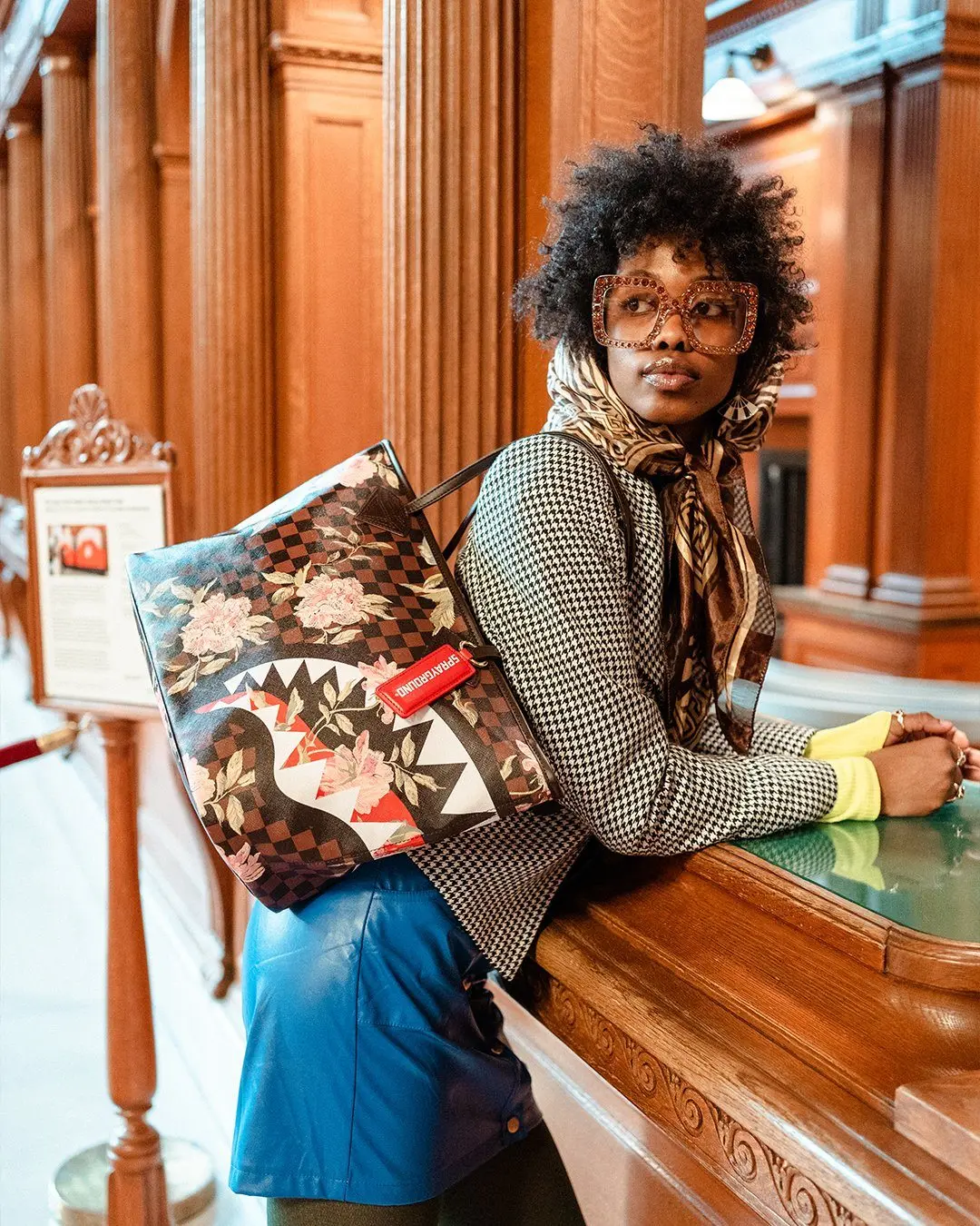 SHARKFLOWER TOTE - Image 14