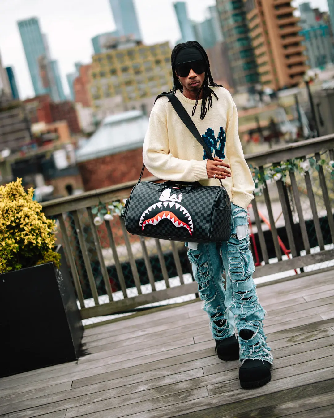SNOOPY DAY OFF DUFFLE - Image 4
